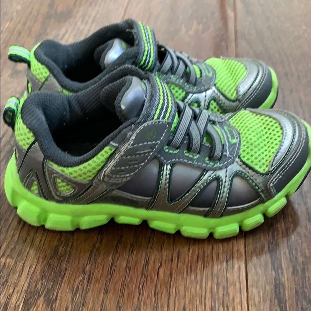 Stride rite light up sneakers